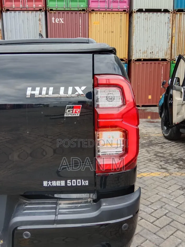 Toyota Hilux 2022 Black