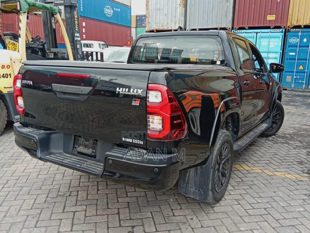Toyota Hilux 2022 Black