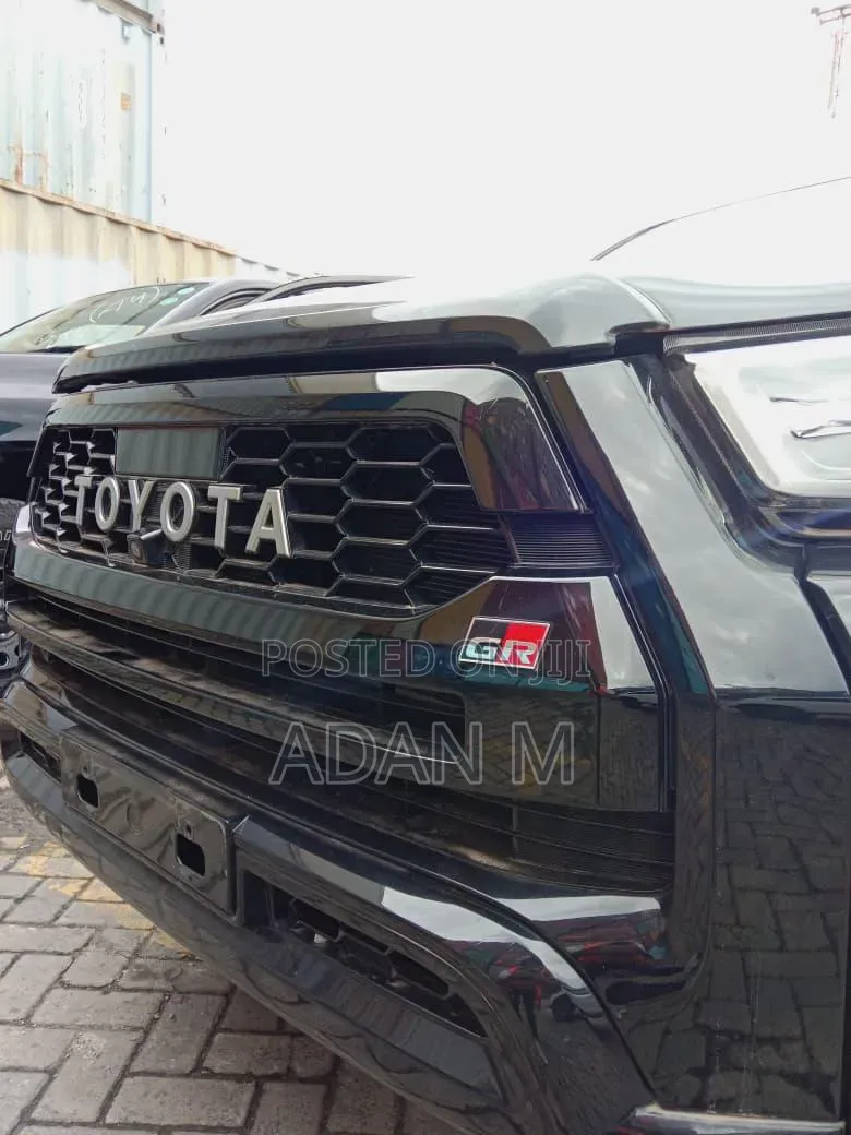 Toyota Hilux 2022 Black