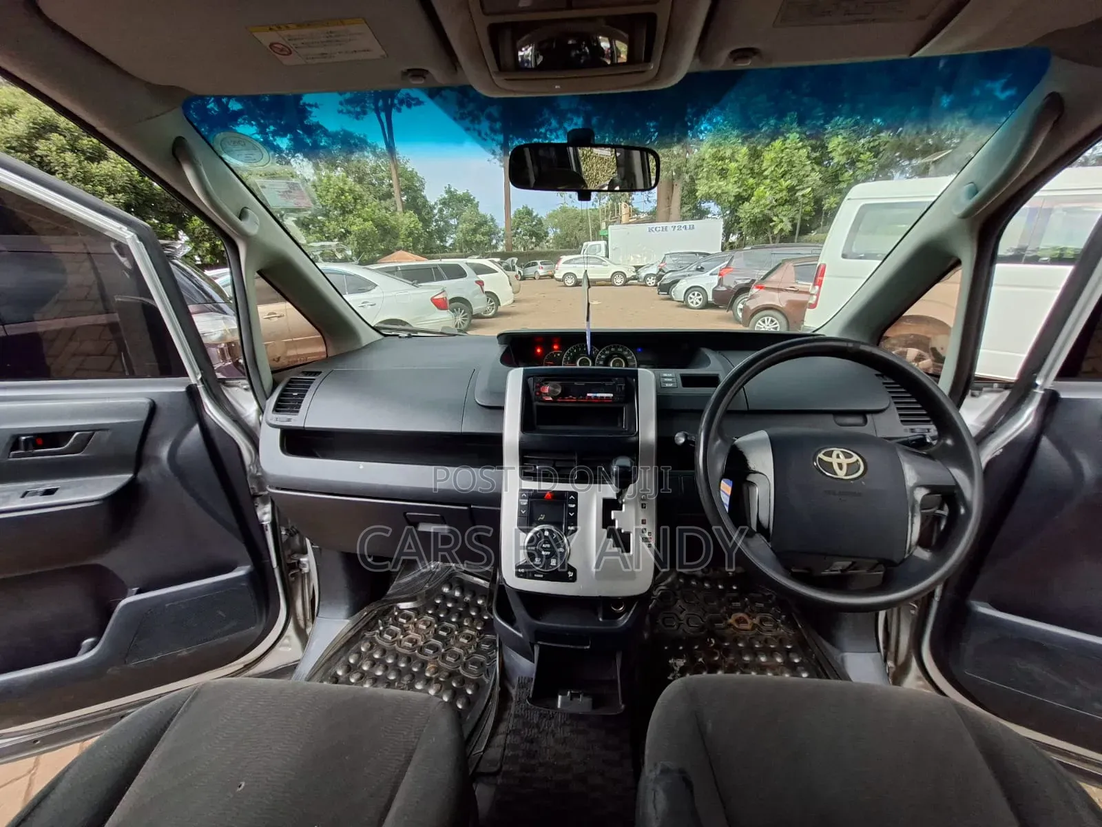 Toyota Noah 2012 Silver
