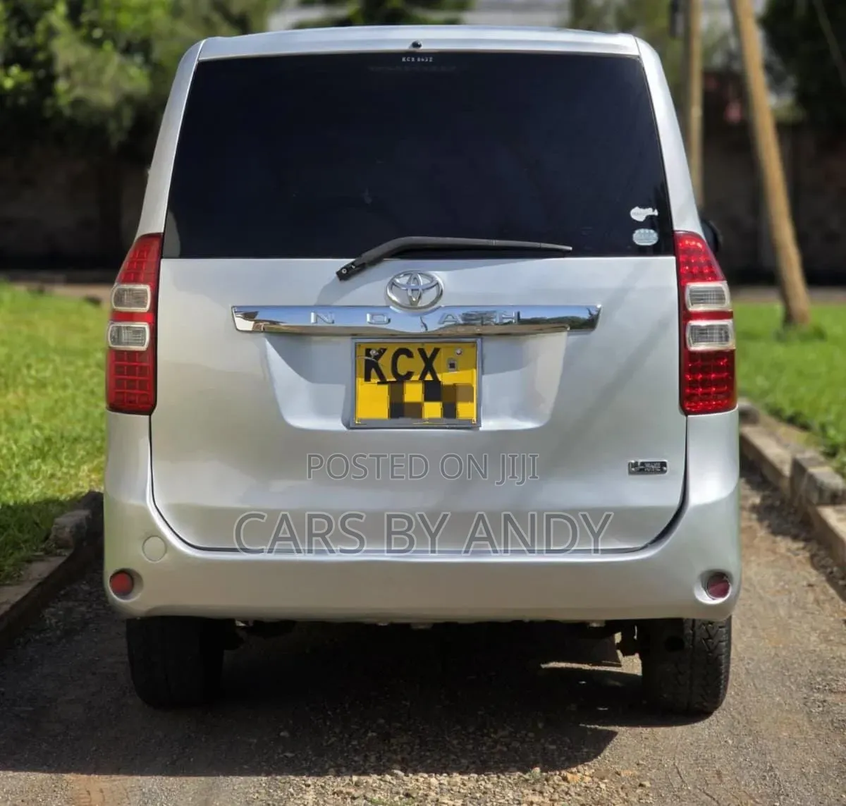 Toyota Noah 2012 Silver