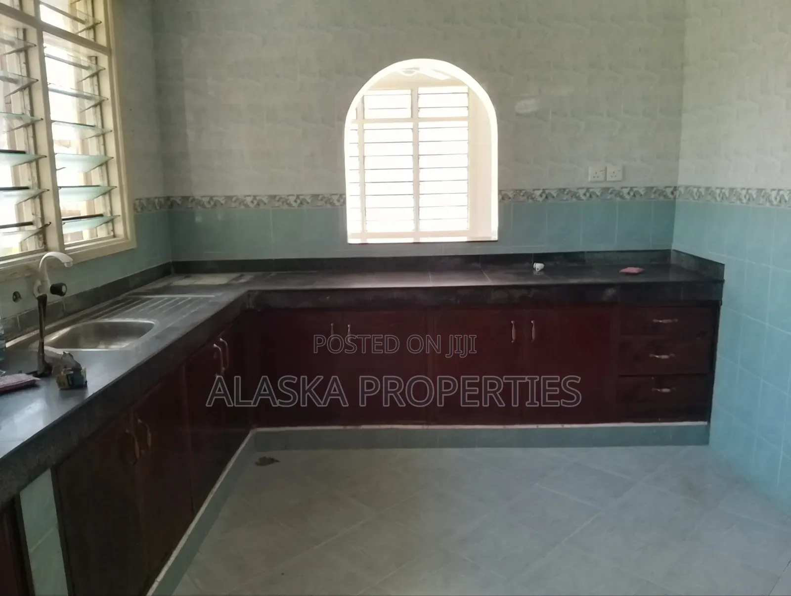 4bdrm Mansion in Beach Road Estate, Nyali Mkomani for rent