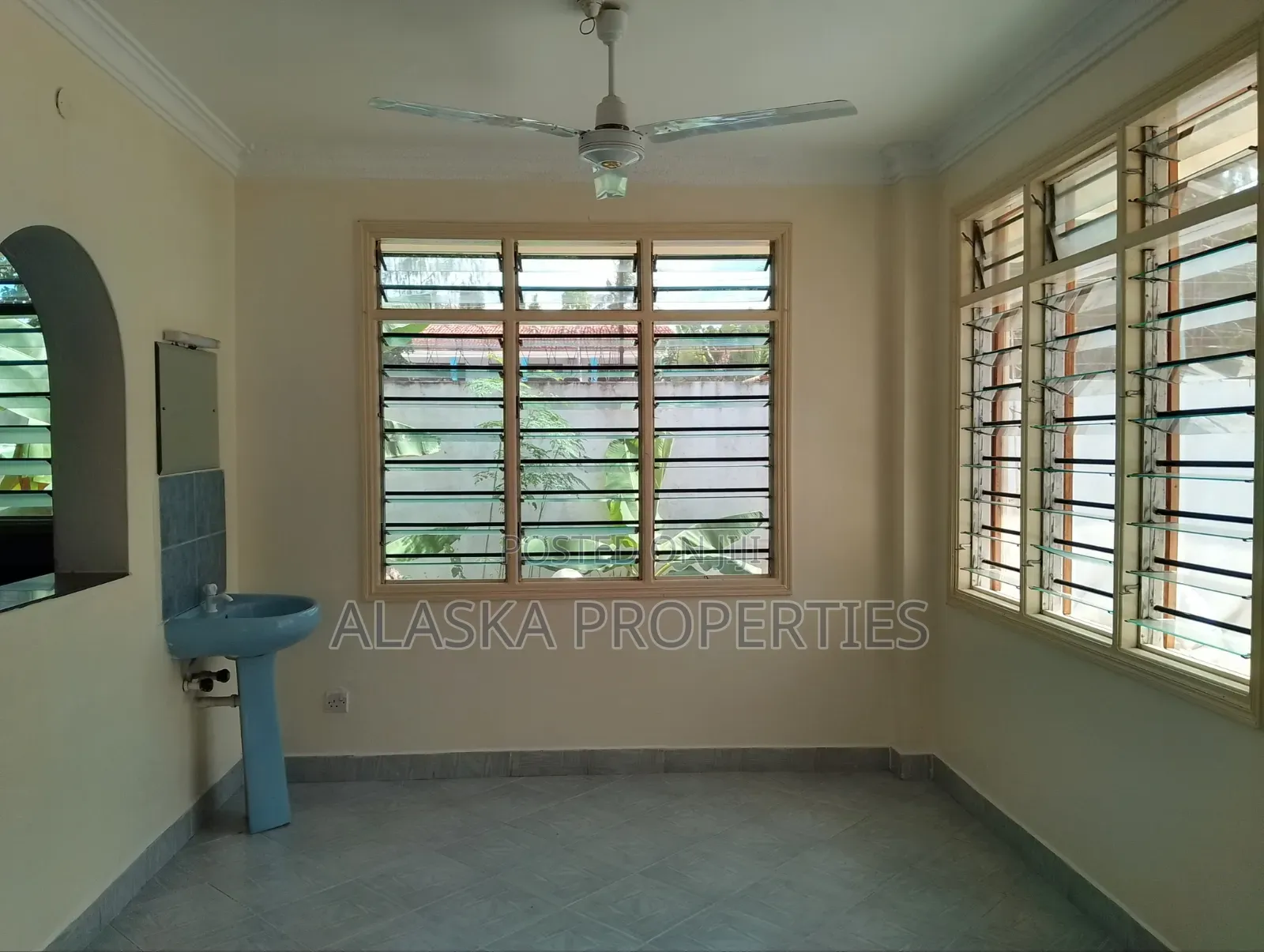 4bdrm Mansion in Beach Road Estate, Nyali Mkomani for rent