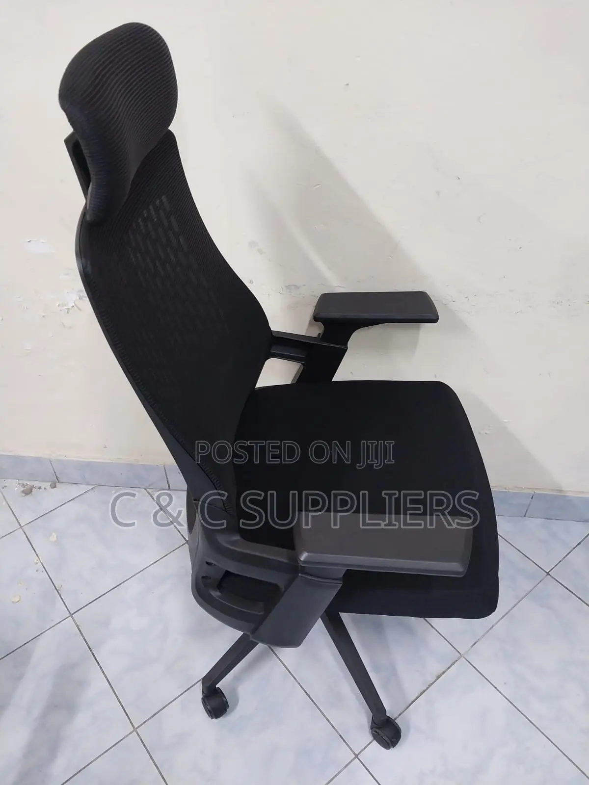 Modern Lama Ergonomic Mesh Chair.