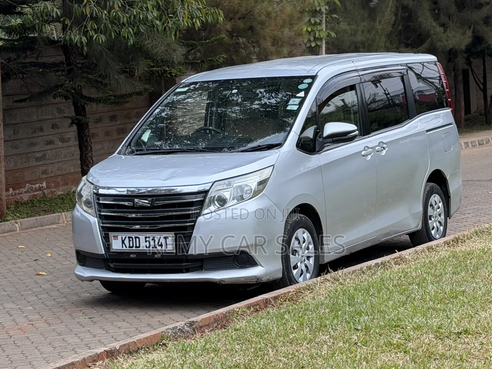 Toyota Noah 2014 White