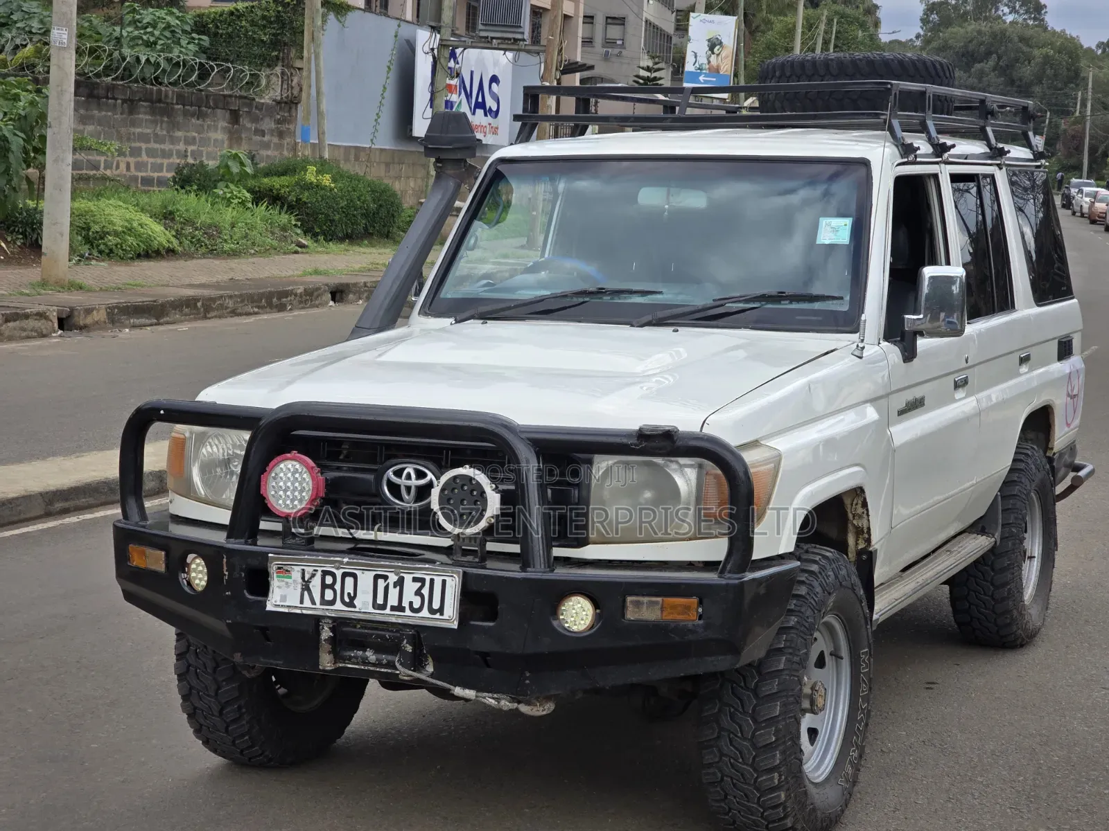 Toyota Land Cruiser 2011 Gold