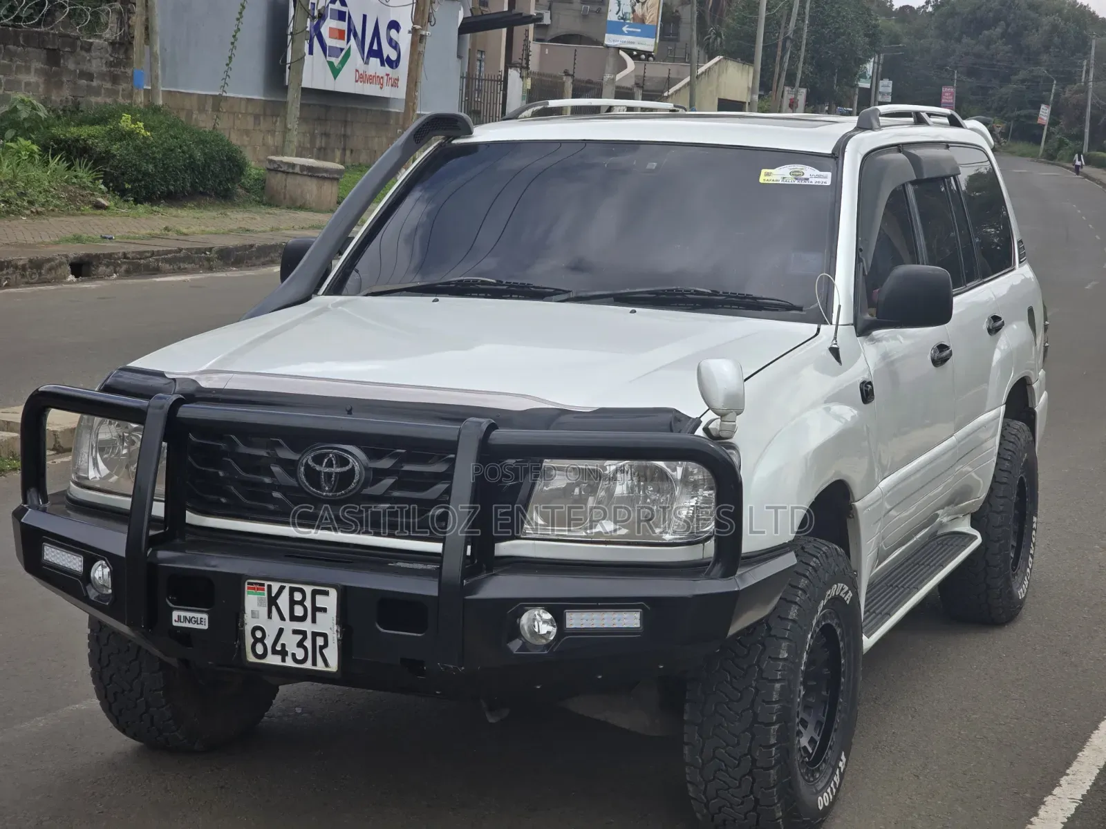 Toyota Land Cruiser 2001 White