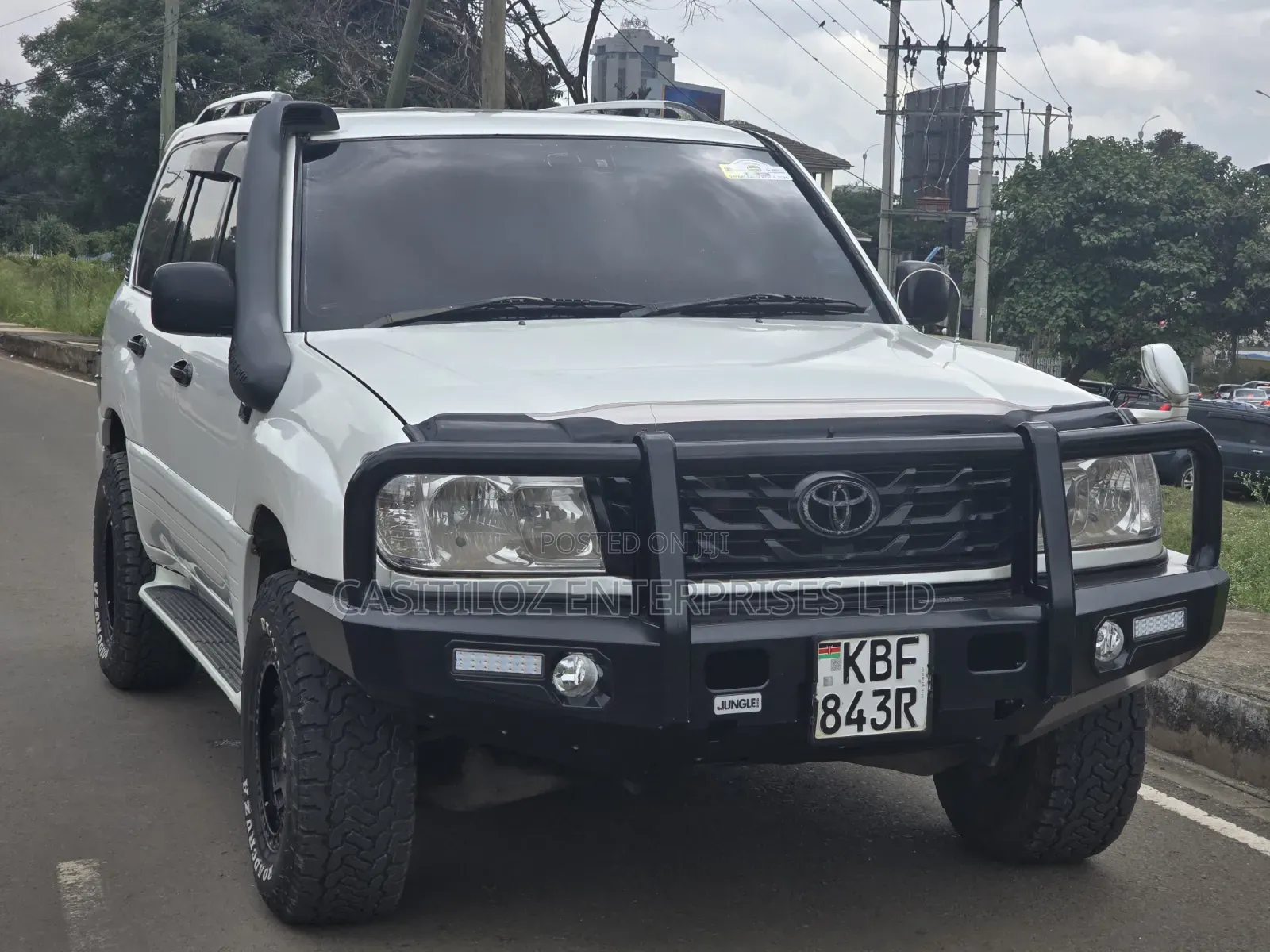 Toyota Land Cruiser 2001 White