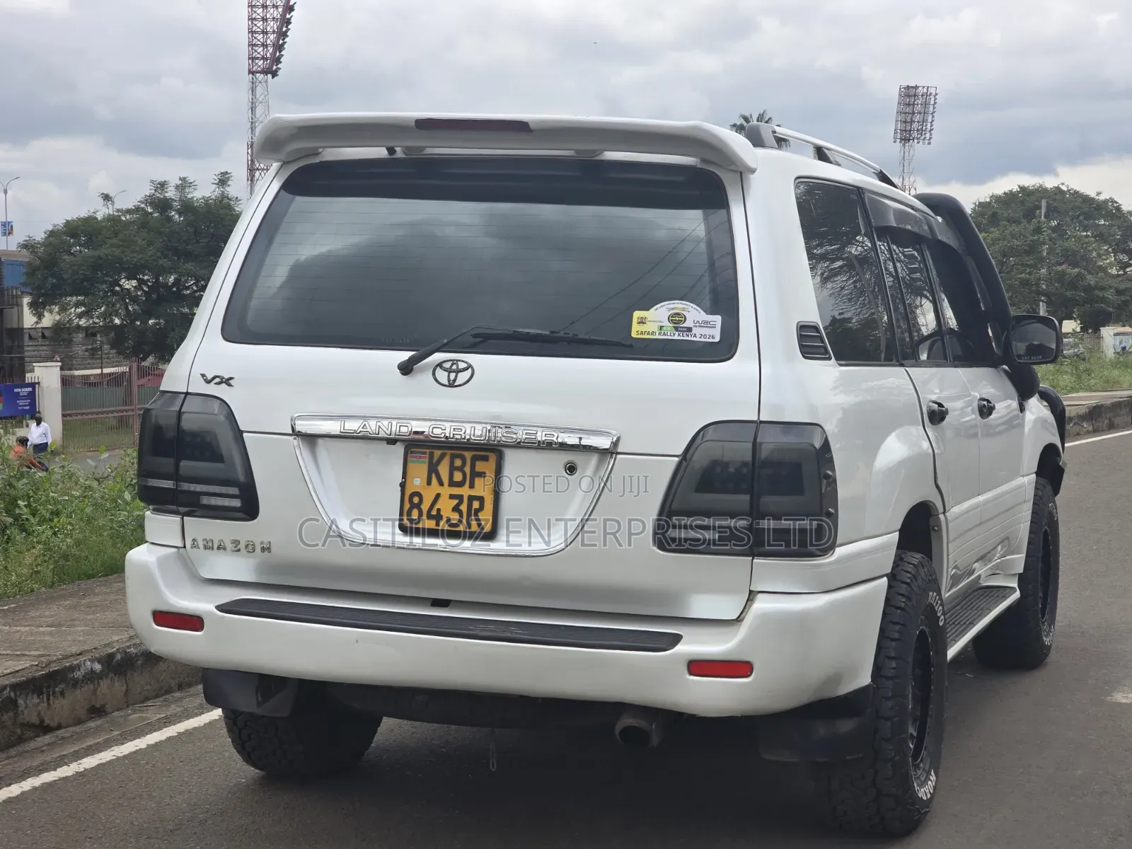 Toyota Land Cruiser 2001 White