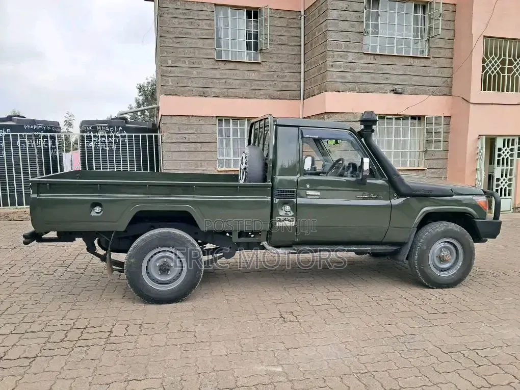 Toyota Land Cruiser 2012 Green