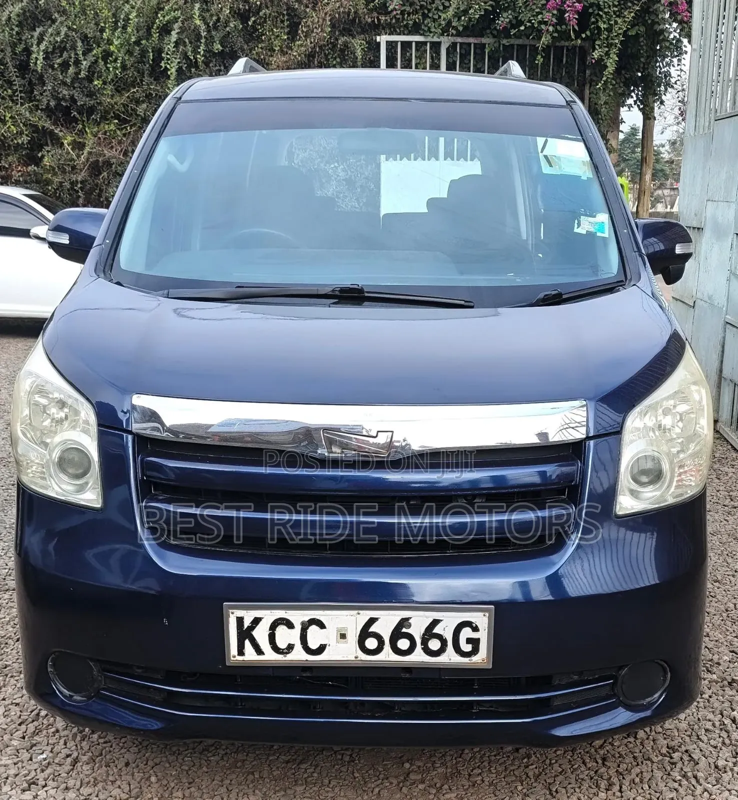 Toyota Noah 2.0 158hp FWD (8 Seater) 2008 Blue