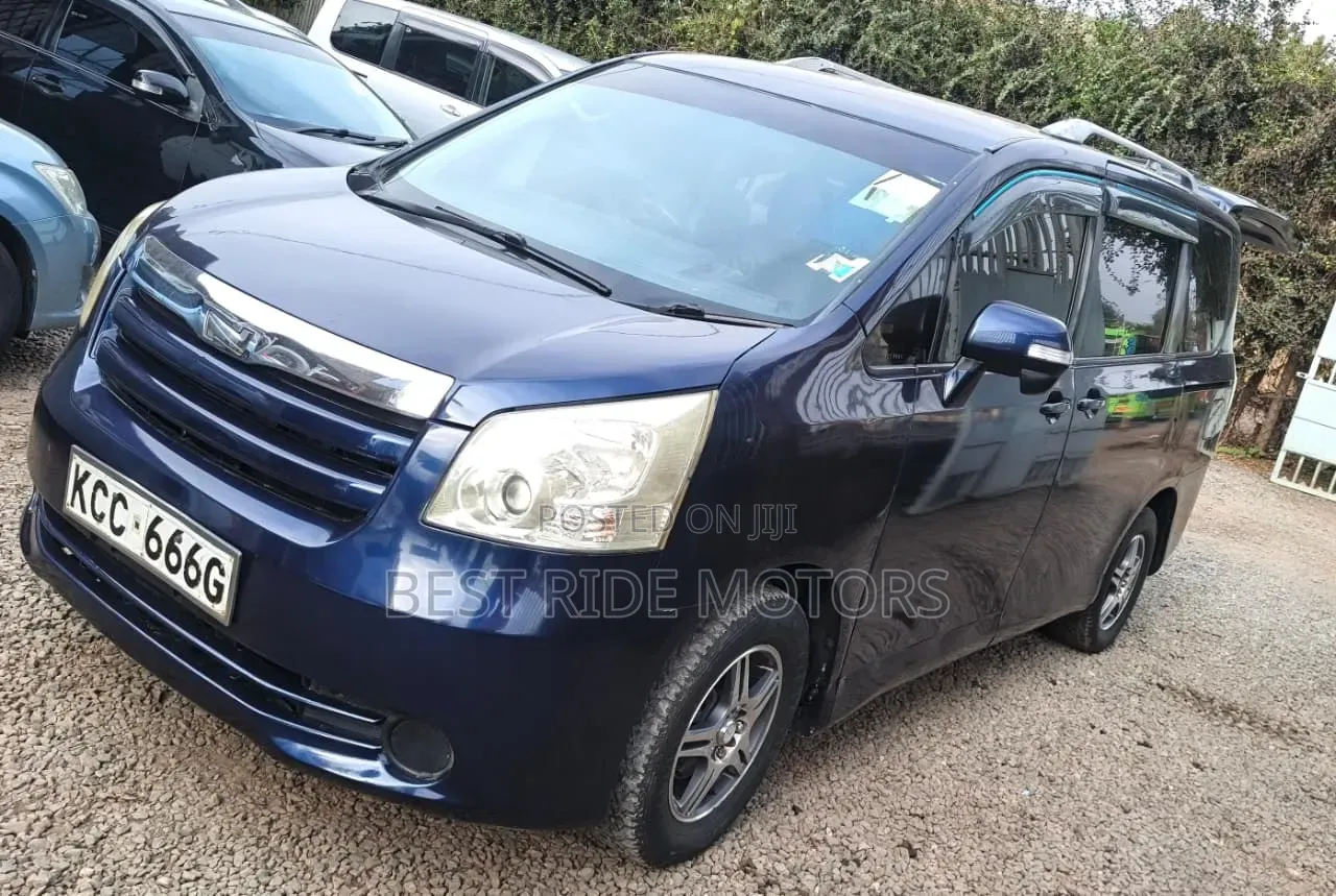 Toyota Noah 2.0 158hp FWD (8 Seater) 2008 Blue