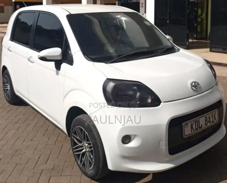 Toyota Porte 2016