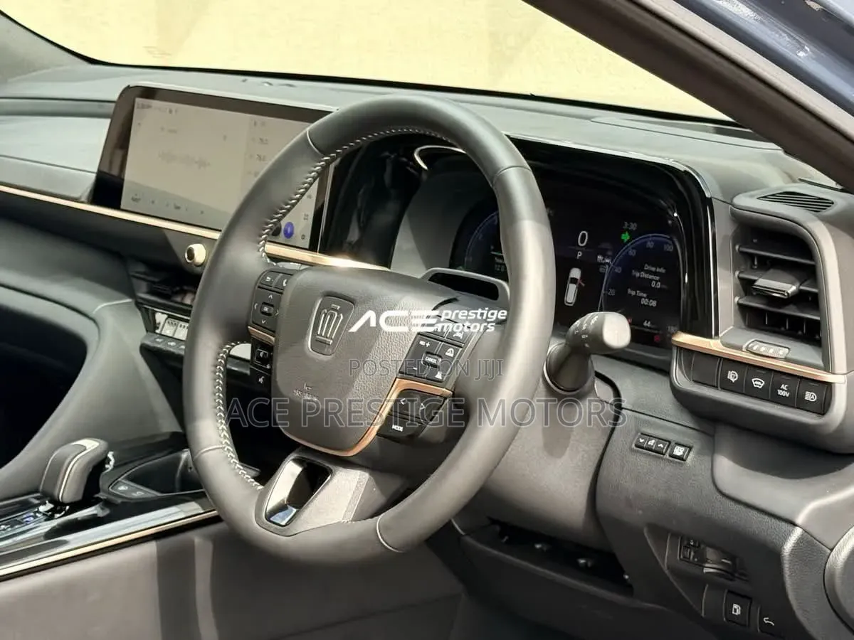 Toyota Crown 2025 Gray