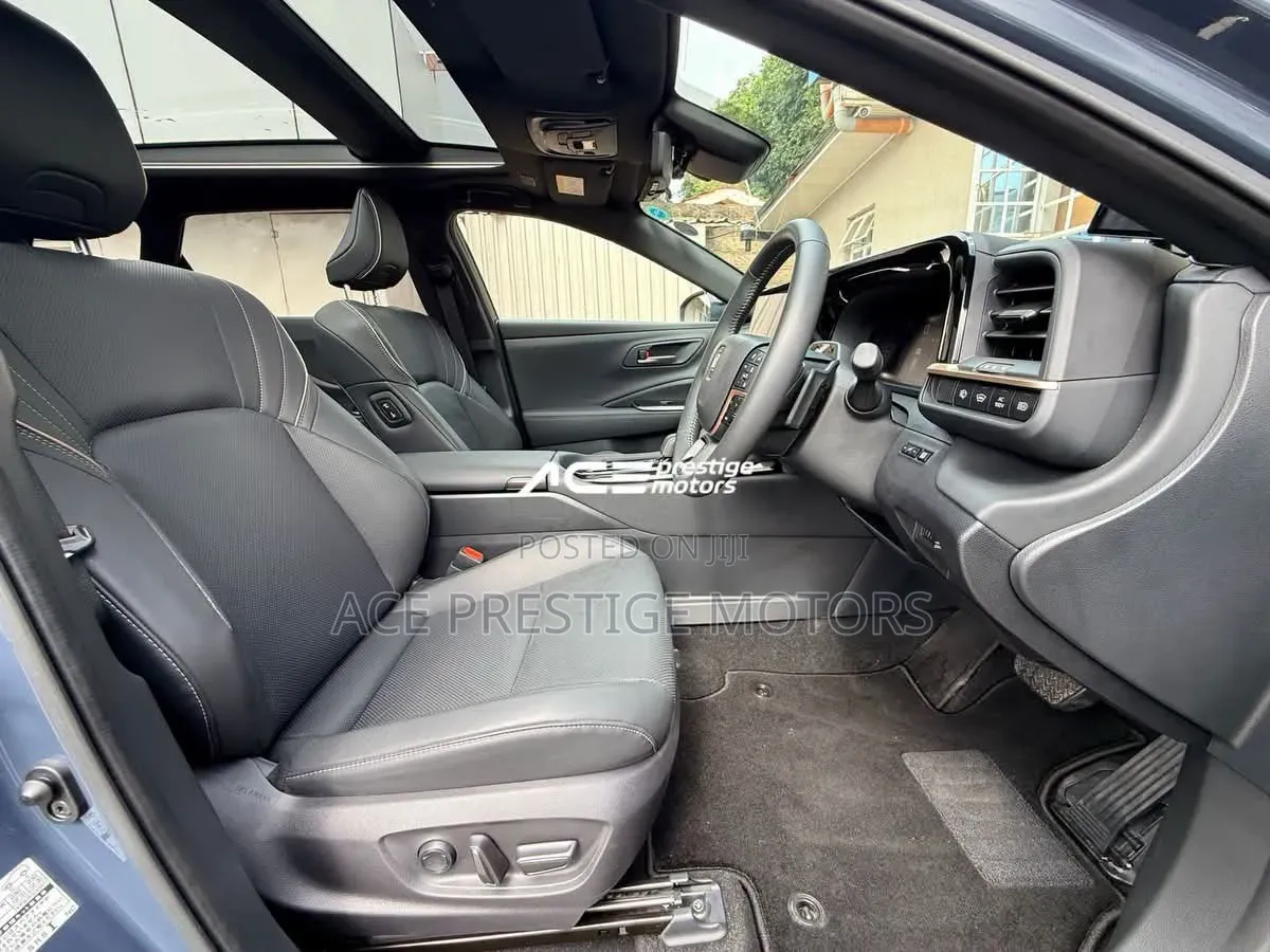 Toyota Crown 2025 Gray