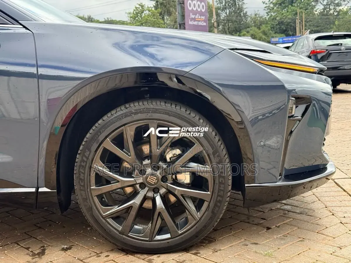 Toyota Crown 2025 Gray