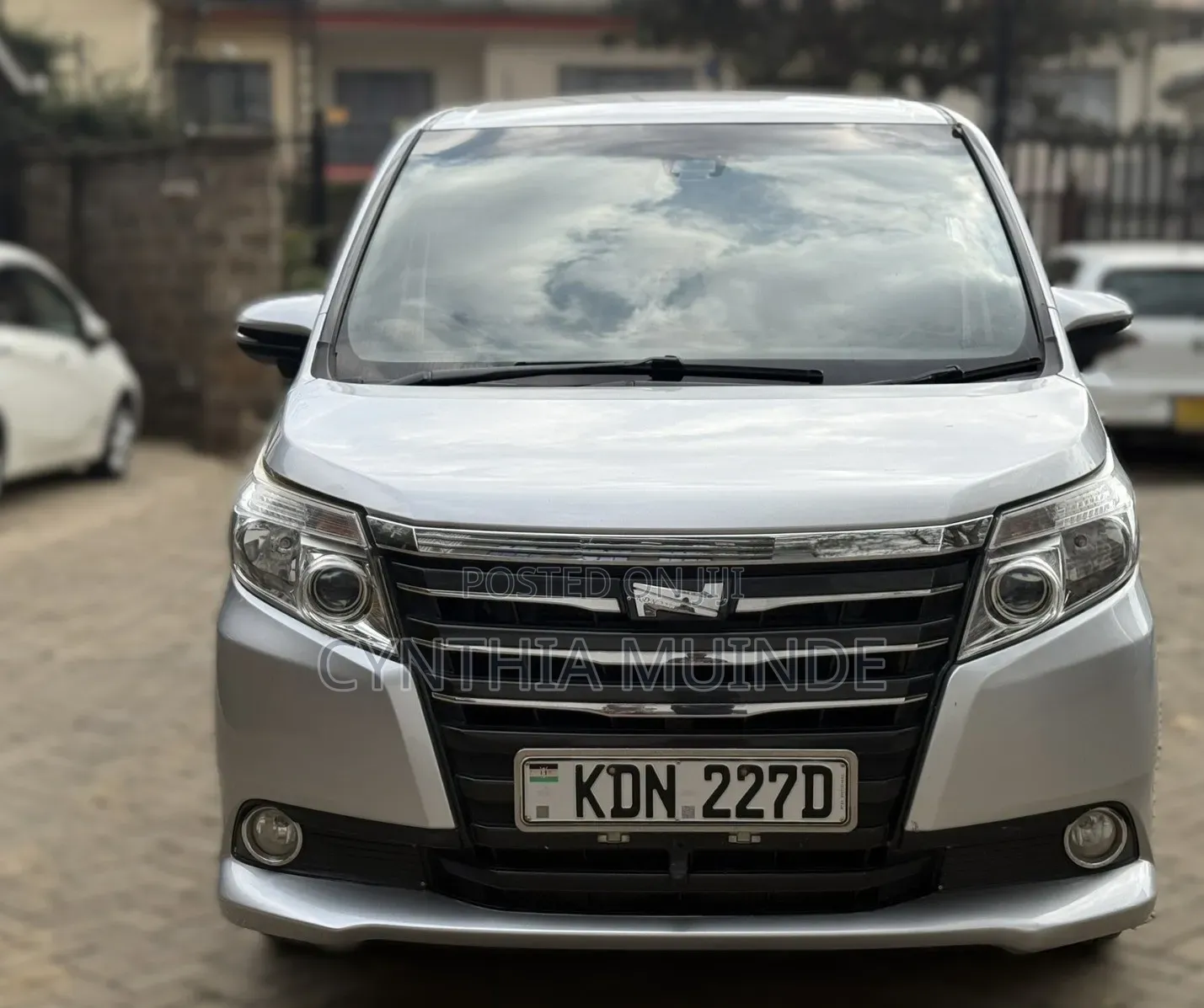 Toyota Noah 2017 Silver