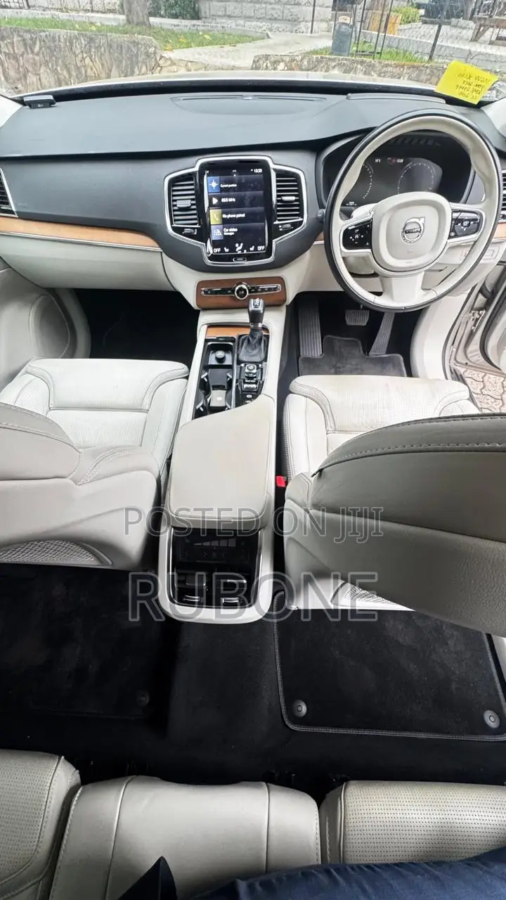 Volvo XC90 T6 Inscription AWD (2.0L 4cyl 8A) 2017 Beige