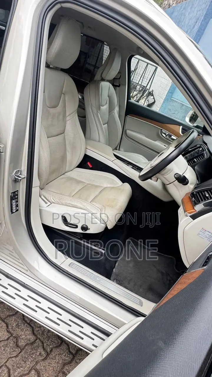 Volvo XC90 T6 Inscription AWD (2.0L 4cyl 8A) 2017 Beige