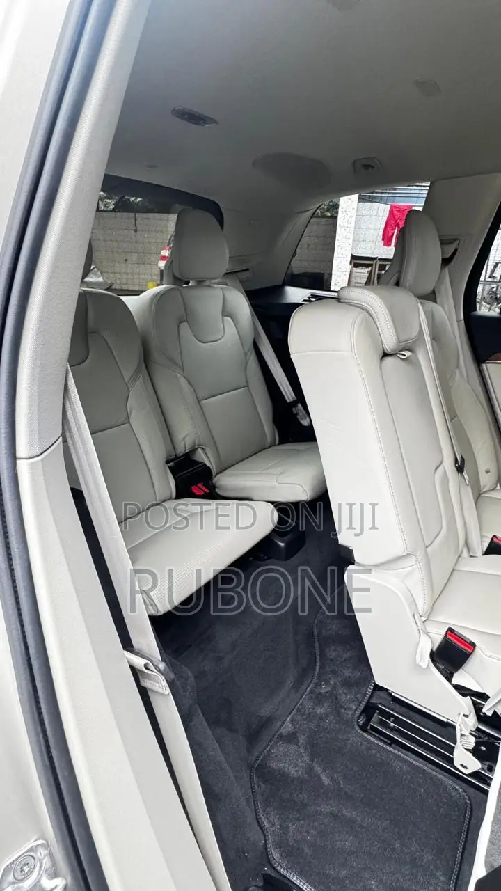 Volvo XC90 T6 Inscription AWD (2.0L 4cyl 8A) 2017 Beige