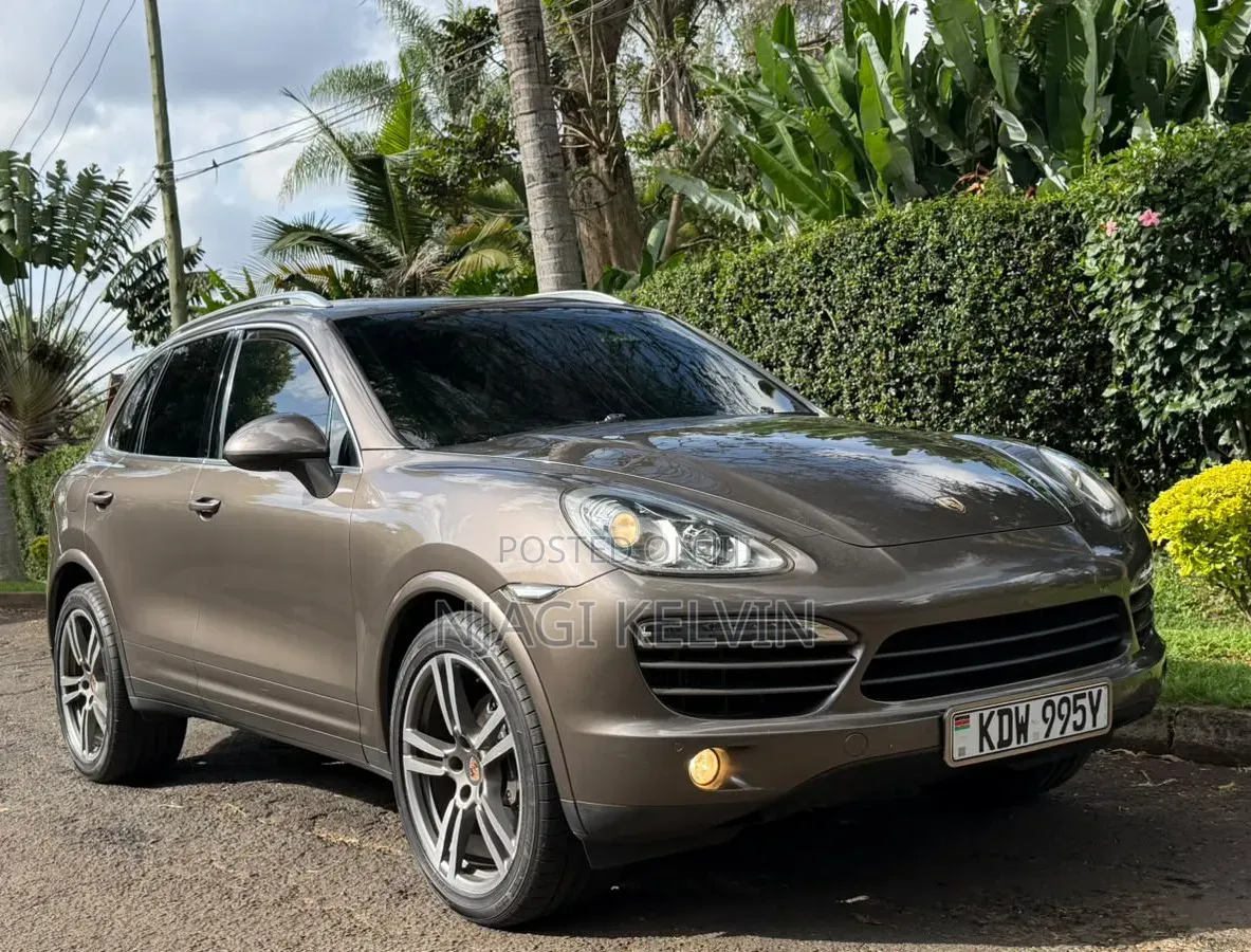 Porsche Cayenne Diesel 4dr SUV AWD (3.0L 6cyl Turbodiesel 8A) 2014