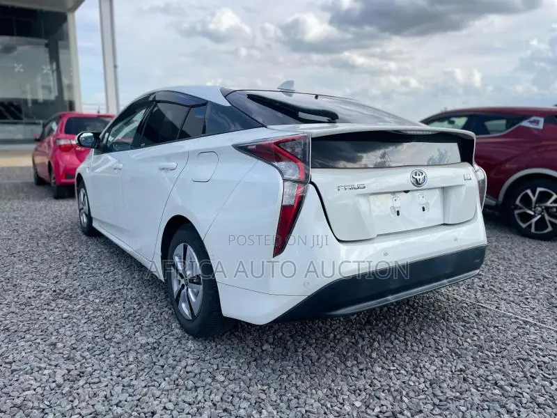 Toyota Prius 2017 White