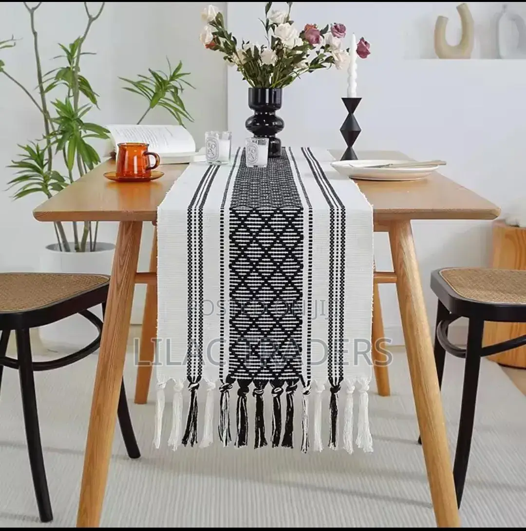 *Braided Woven Textured Table Runner With Tassels + 6pcs