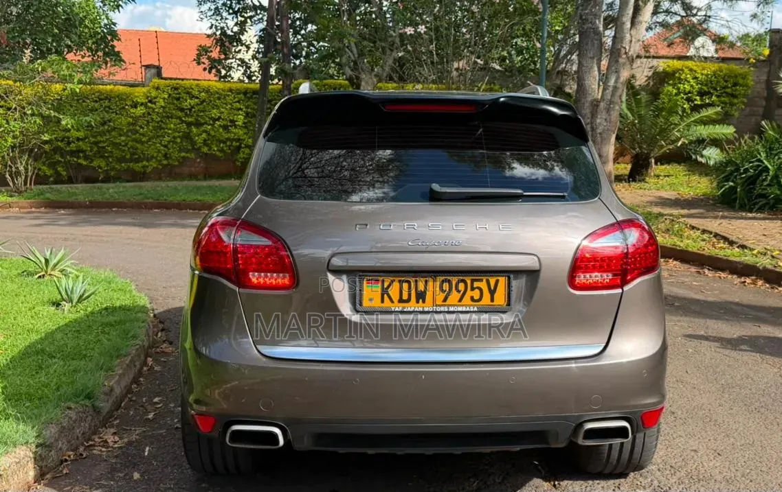 Porsche Cayenne 2014 Gray