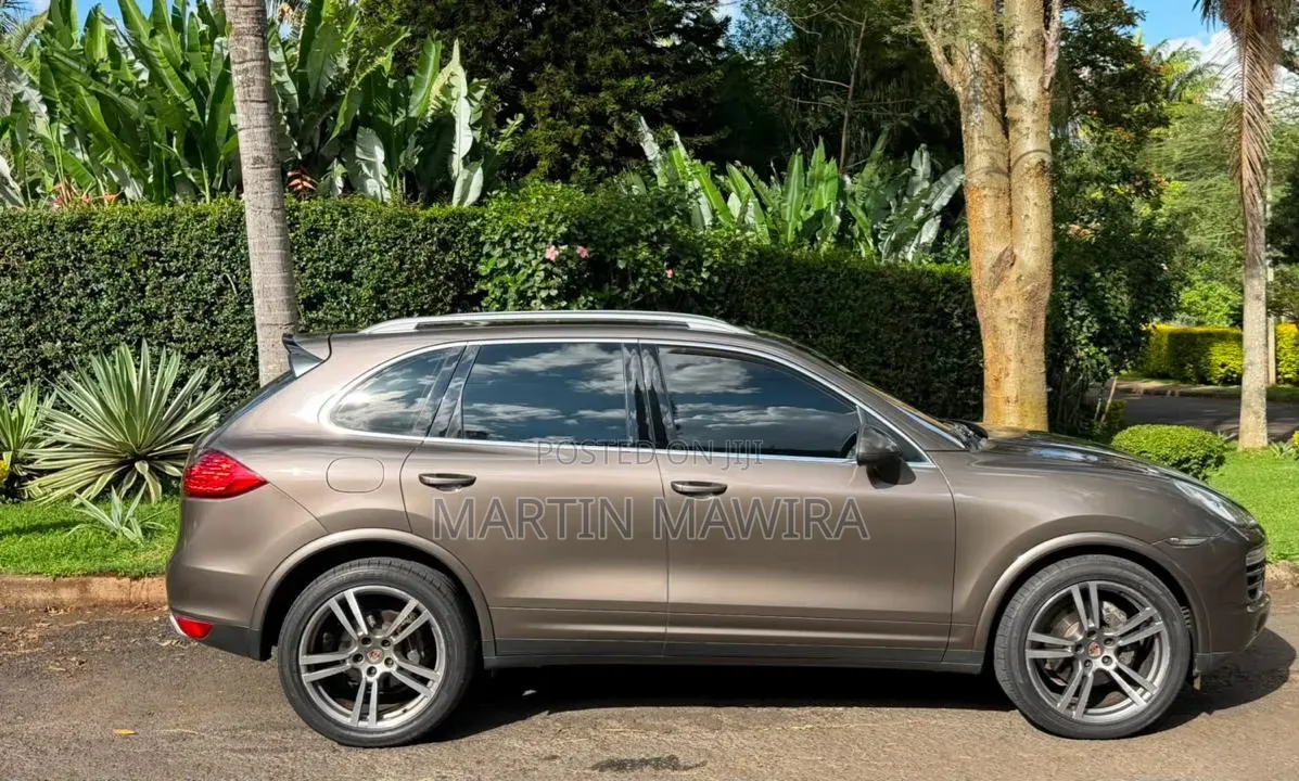 Porsche Cayenne 2014 Gray