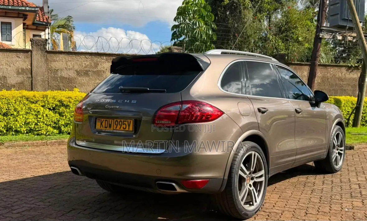 Porsche Cayenne 2014 Gray