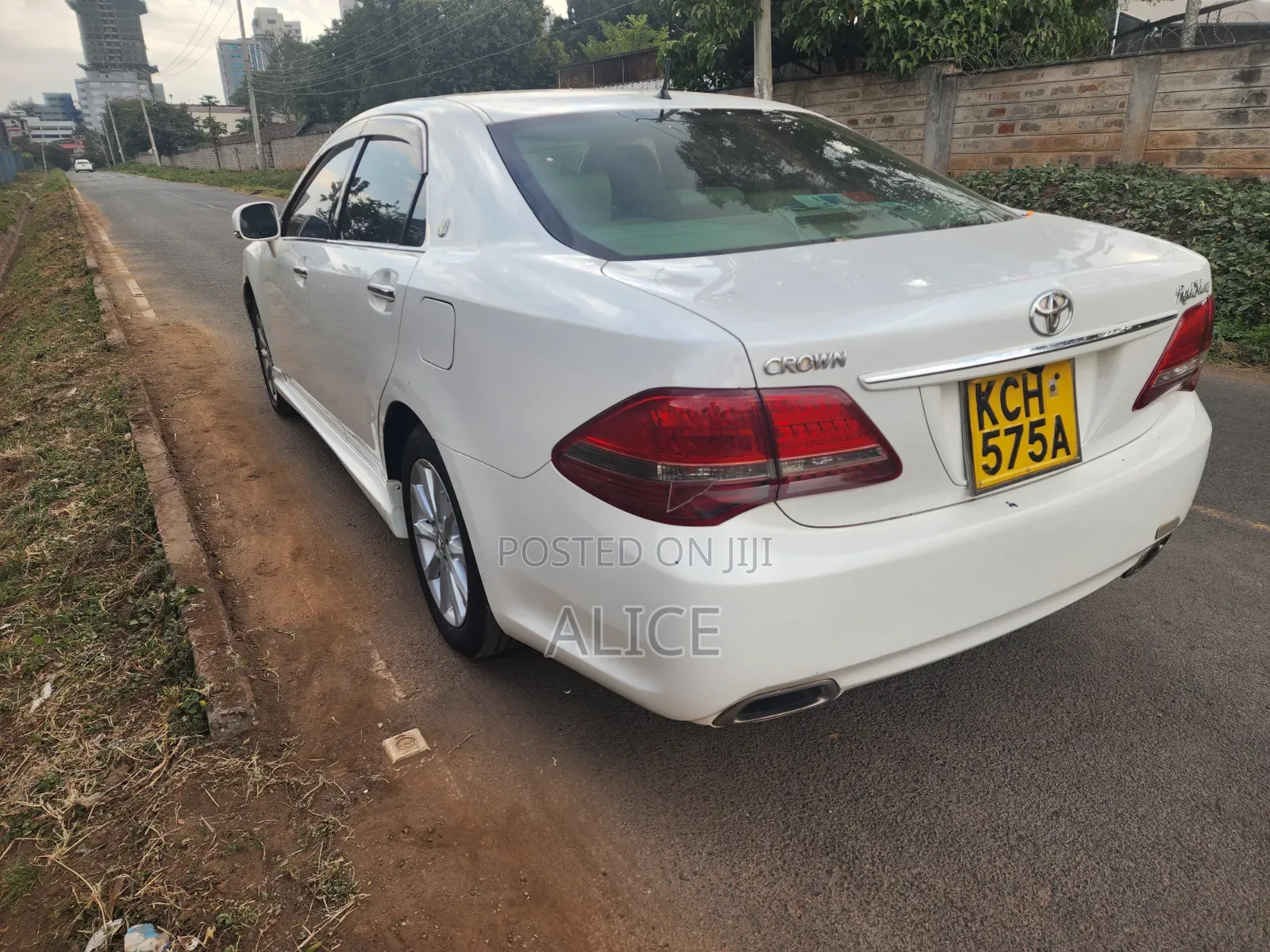 Toyota Crown 2010 White