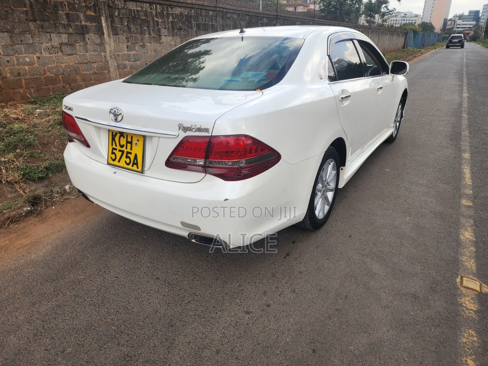Toyota Crown 2010 White