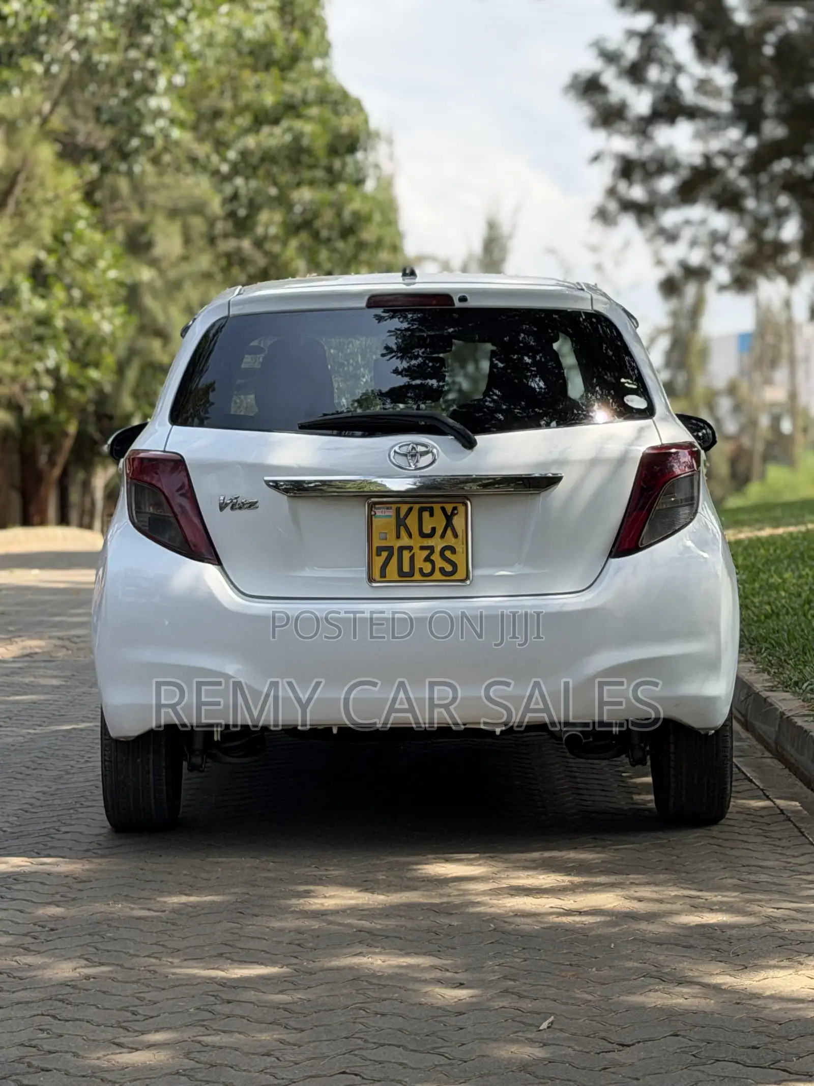 Toyota Vitz 2013 White