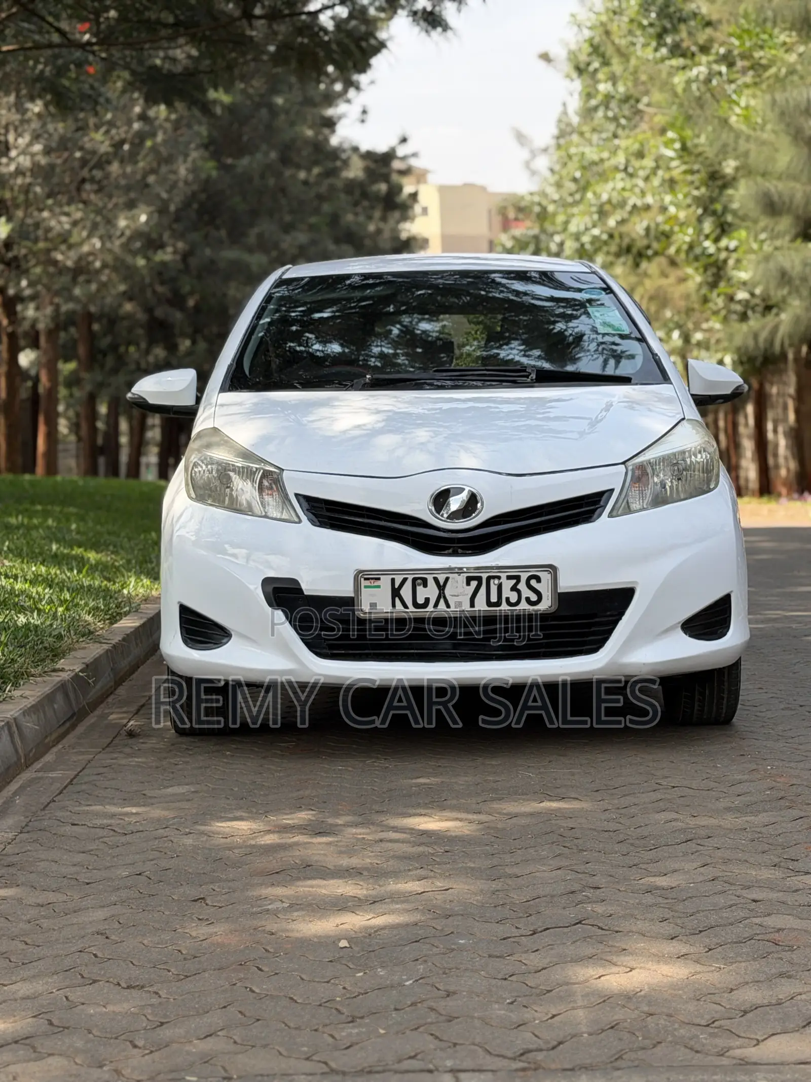 Toyota Vitz 2013 White