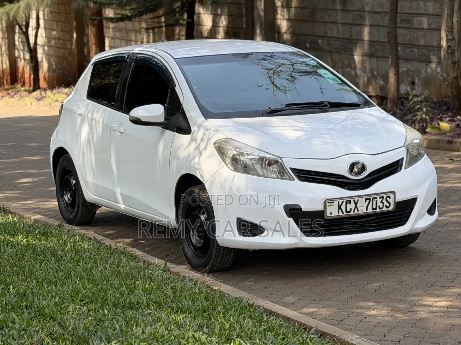 Toyota Vitz 2013 White