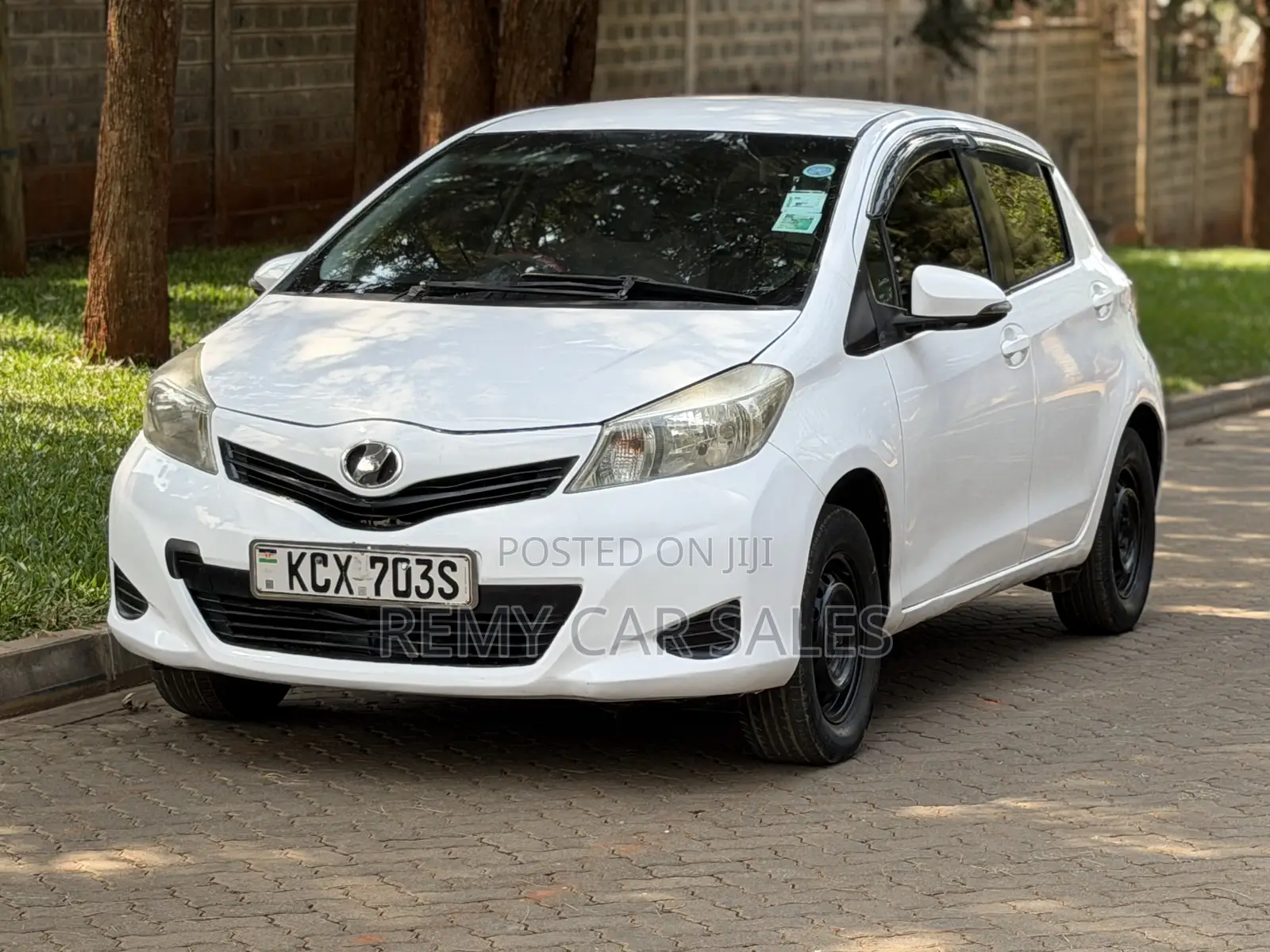 Toyota Vitz 2013 White