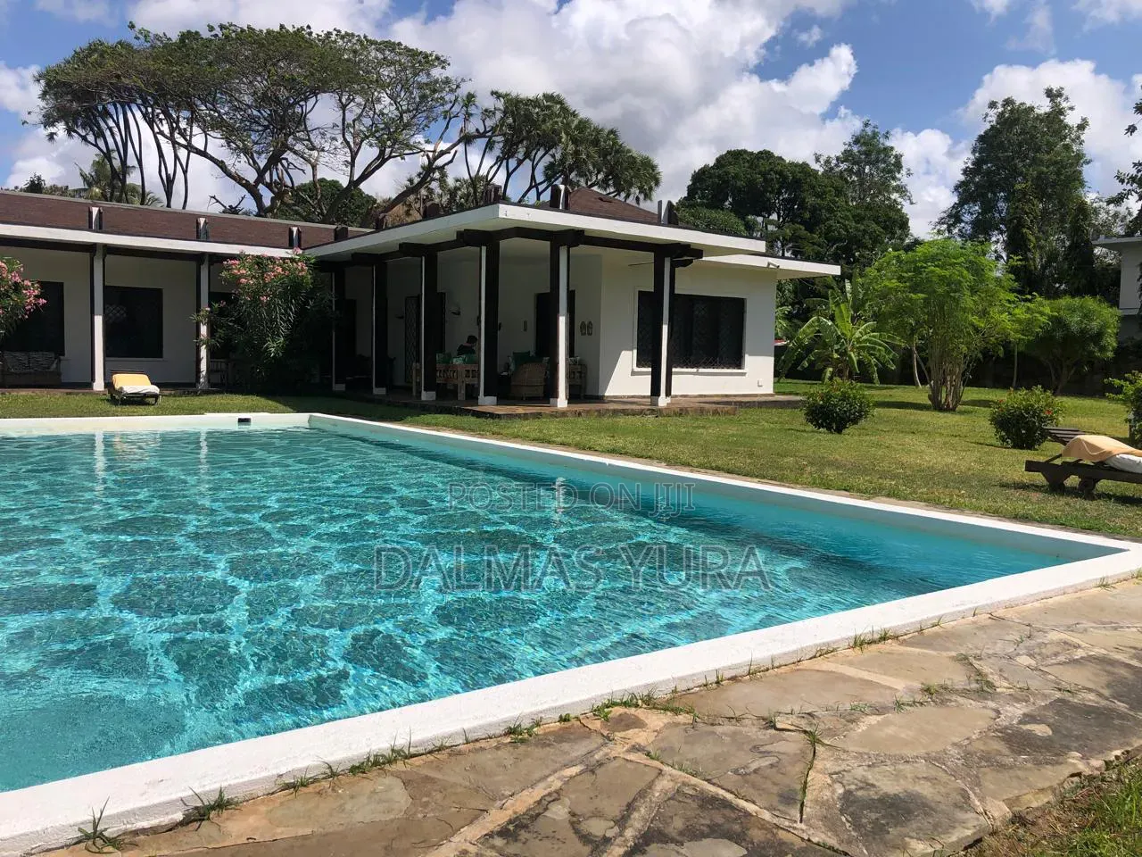 Furnished 3bdrm House in Town Centre for sale