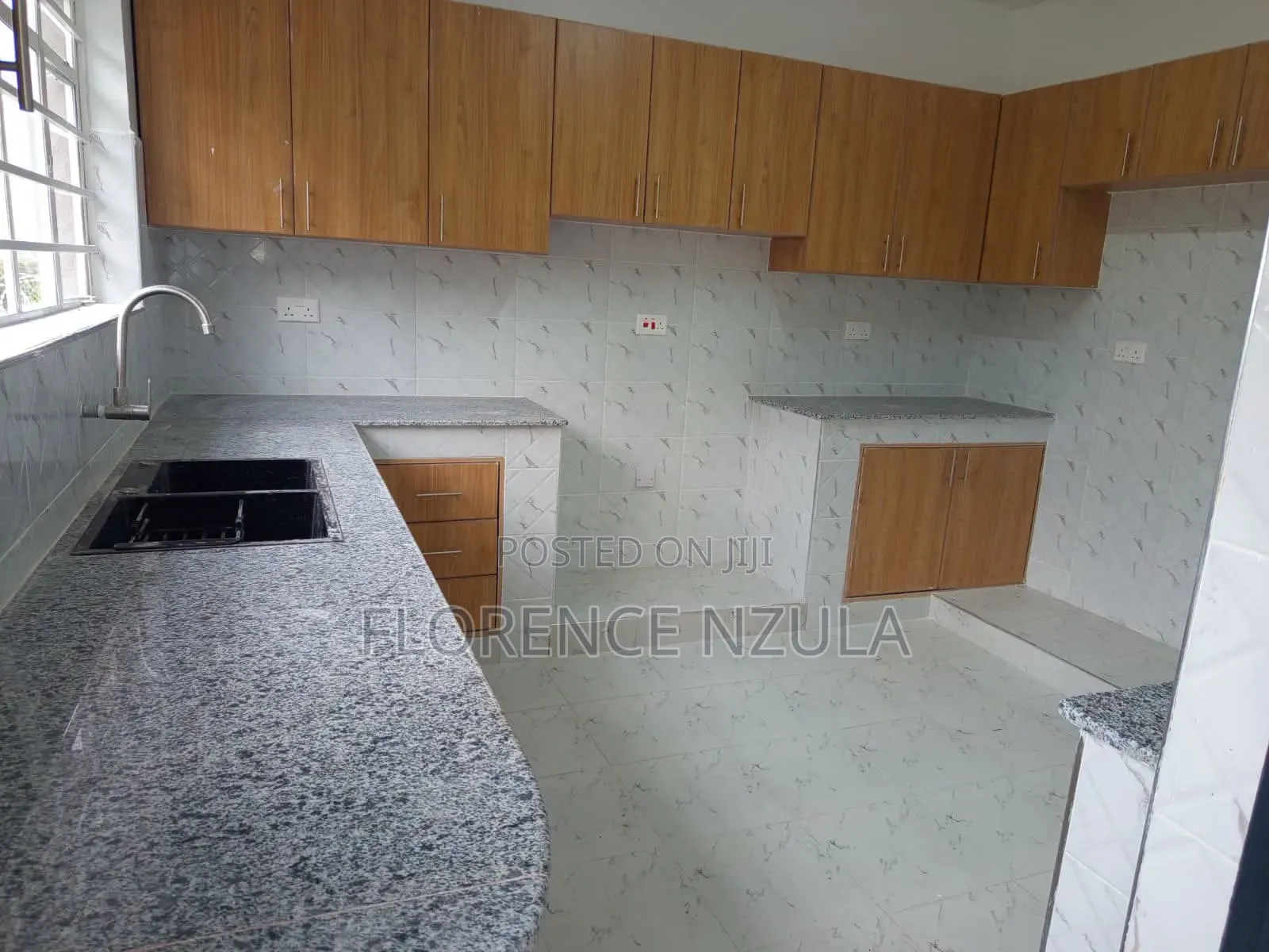 4bdrm House in Seketo Area, Oluulua for sale