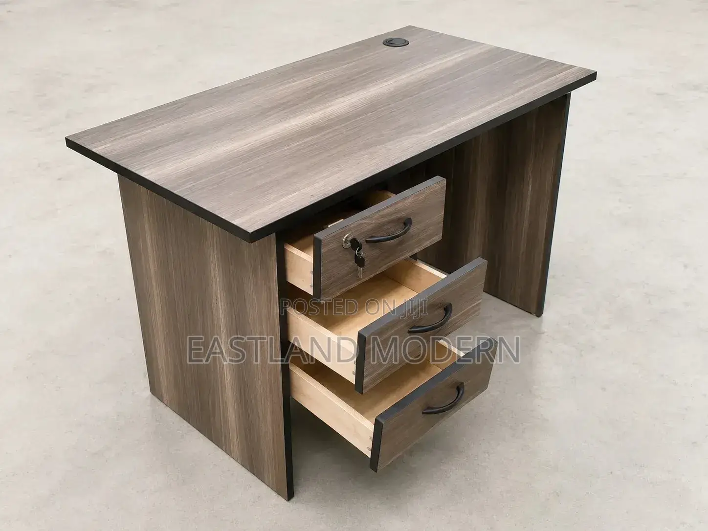 Modern Office Desk With Lockable Drawers