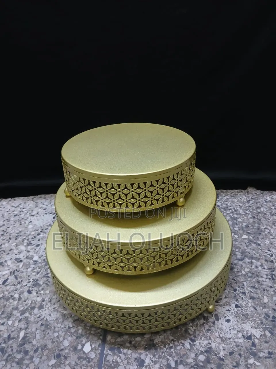 3Pcs Gold Cake Stands. Sizes: *25/30/35/Cm