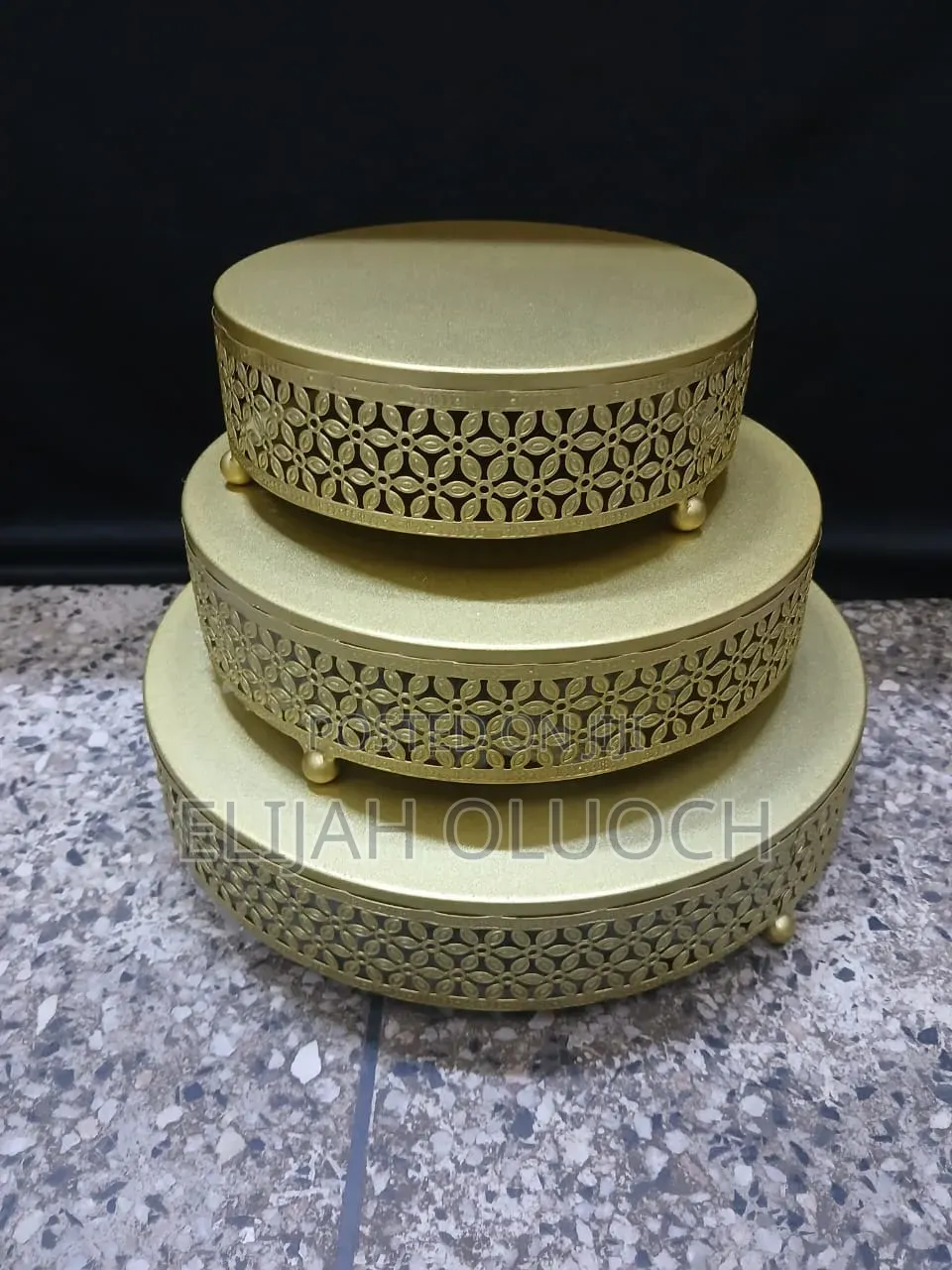 3Pcs Gold Cake Stands. Sizes: *25/30/35/Cm