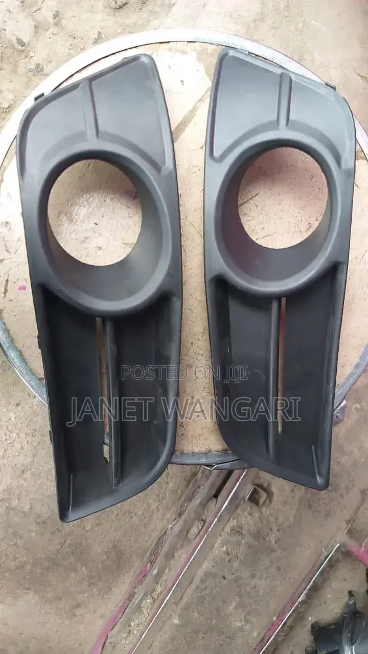 Toyota Runx 2006 Foglight Covers