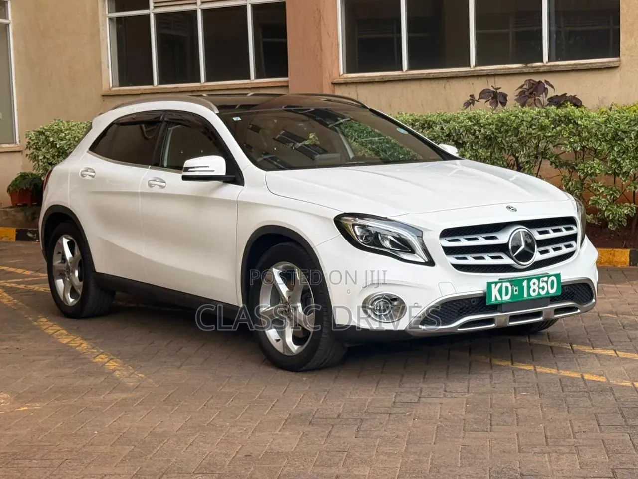 Mercedes-Benz GLA-Class 2019 White