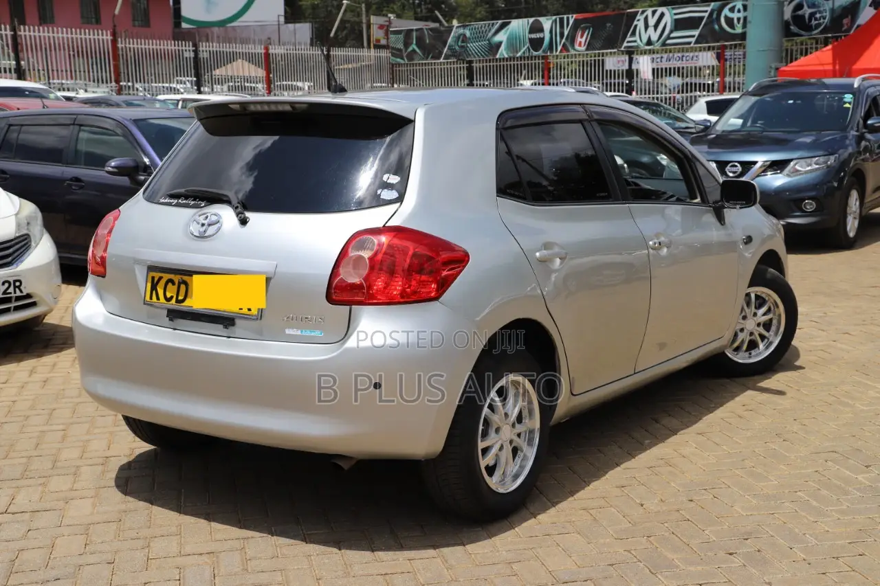 Toyota Auris 2010 Silver