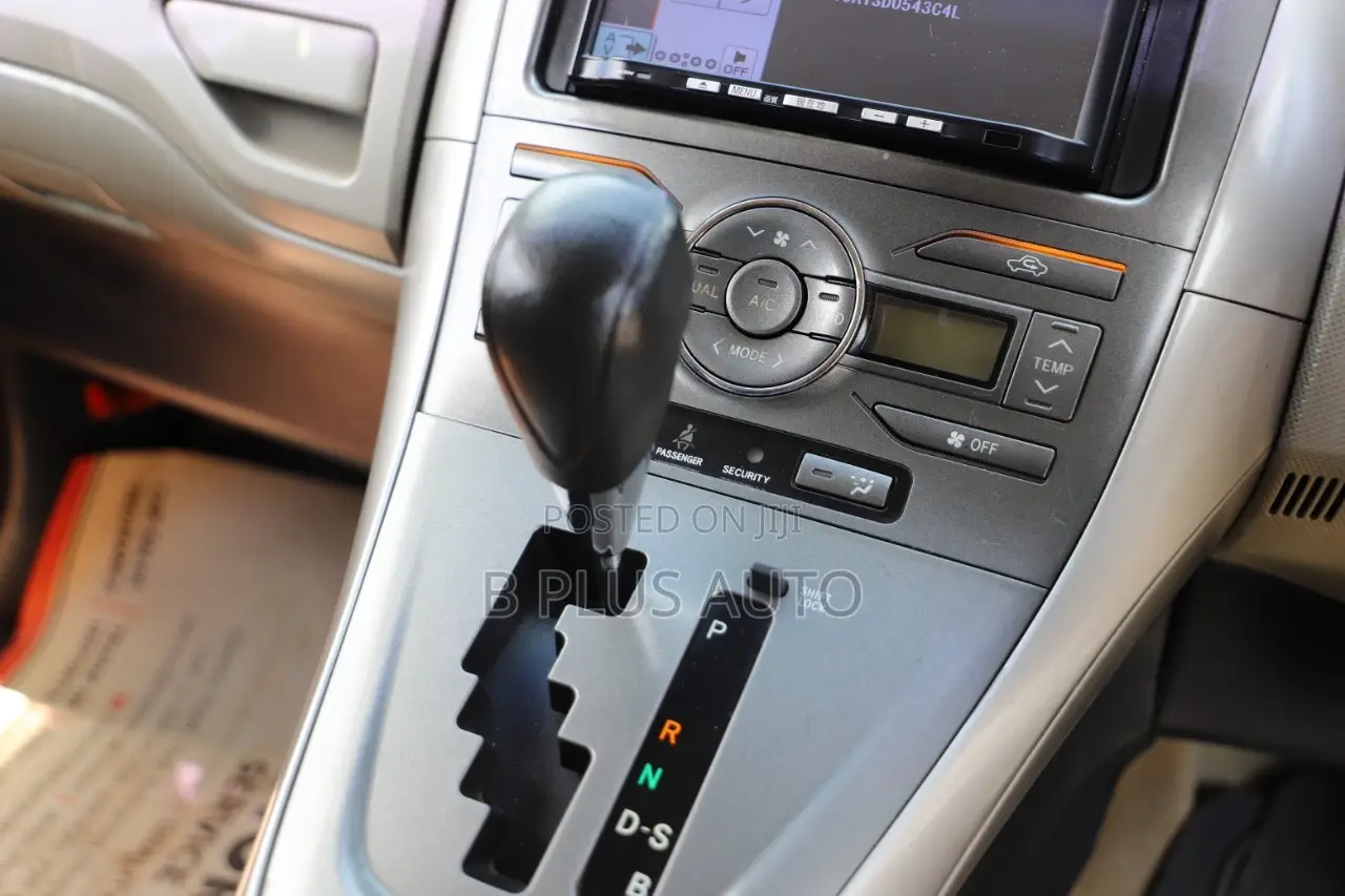 Toyota Auris 2010 Silver