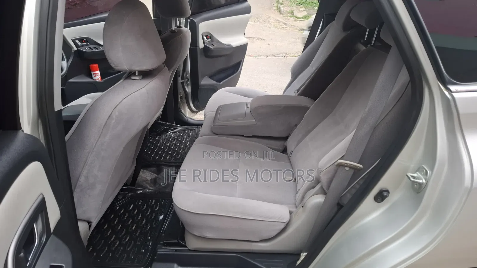 Toyota Mark X Zio 2009 Silver