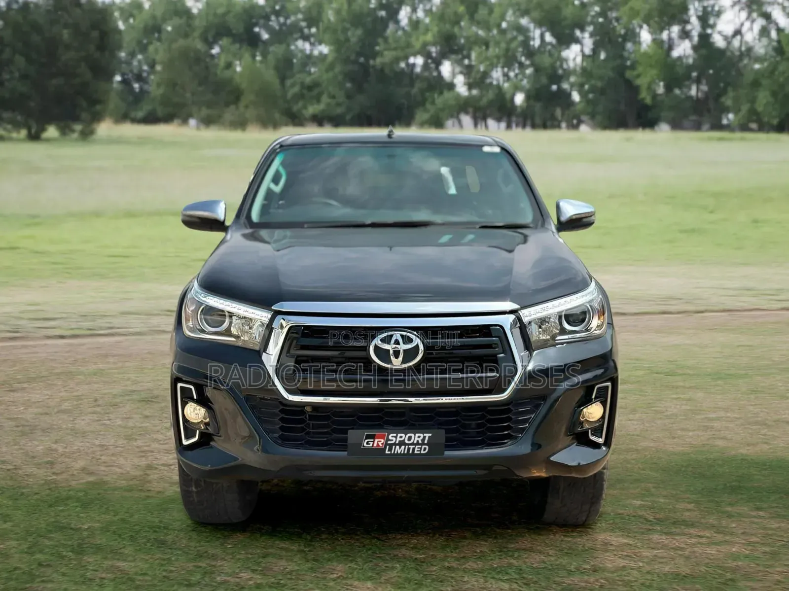 Toyota Hilux 2016 Black