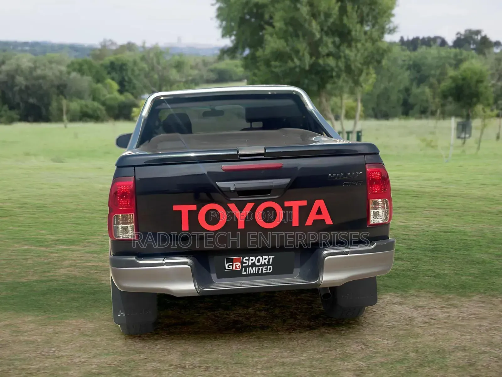 Toyota Hilux 2016 Black