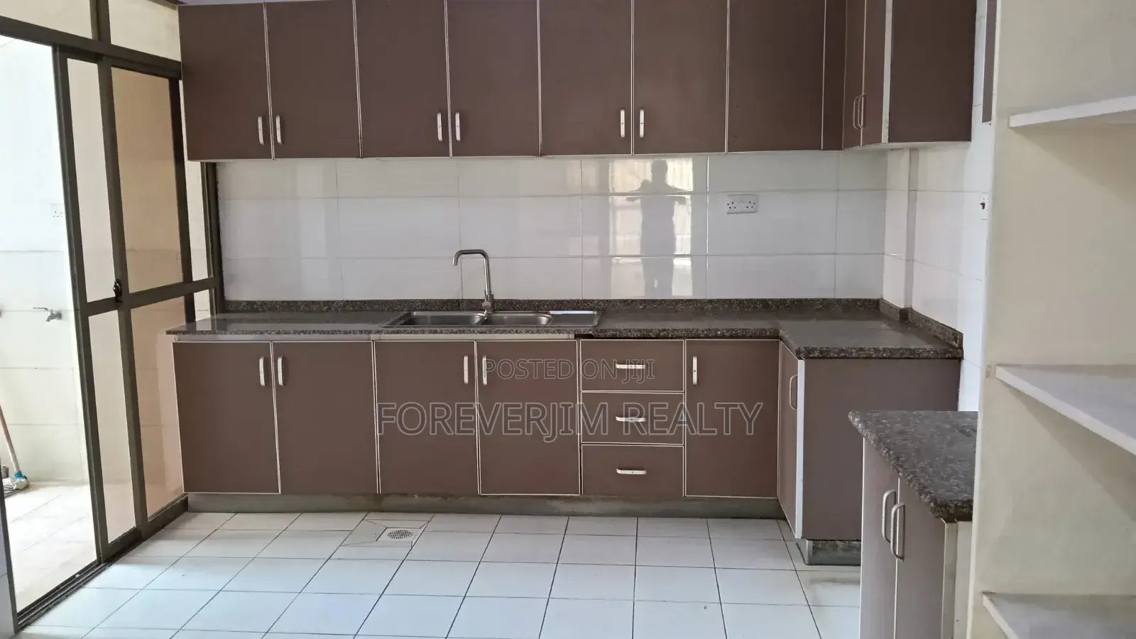3bdrm Apartment in Wood Avenue, Hurlingham for rent