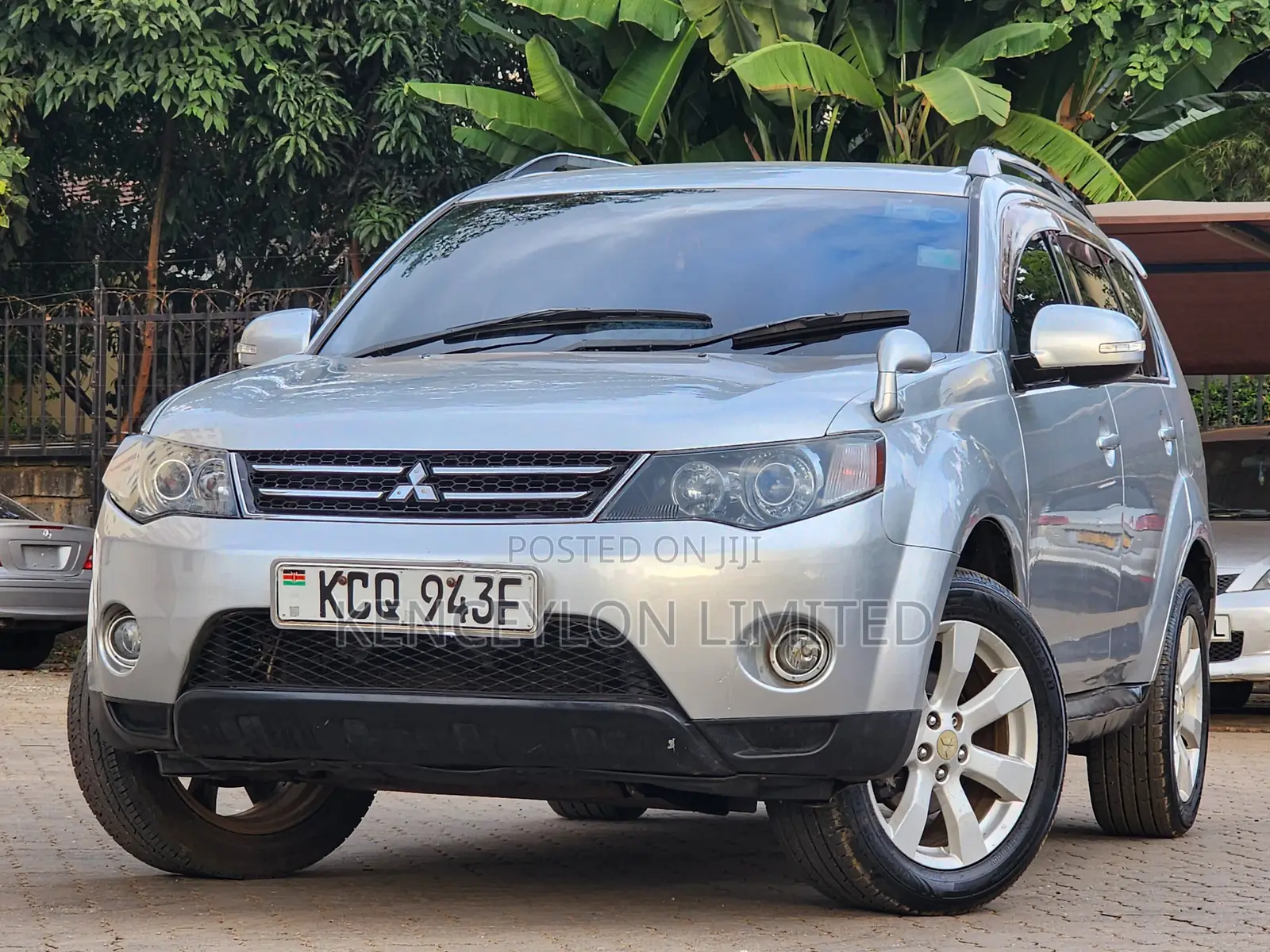 Mitsubishi Outlander SE 2011 Silver